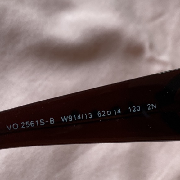 VOGUE, Prescription Sun Glasses, Amber, Rhinestone’s on Sides of Glasses🔥🔥$25 - Picture 3 of 8